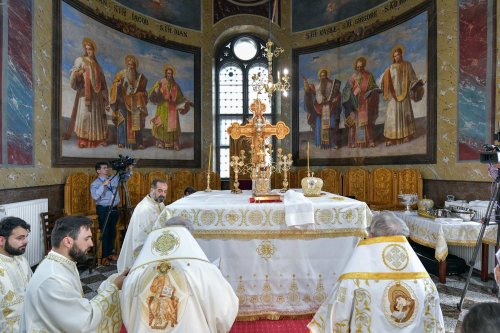 Patriarhul României a resfințit biserica istorică „Sfânta Vineri” din Ploiești Poza 225964