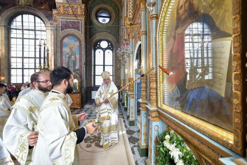 Patriarhul României a resfințit biserica istorică „Sfânta Vineri” din Ploiești Poza 225969