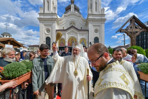 Patriarhul României a resfințit biserica istorică „Sfânta Vineri” din Ploiești Poza 225977