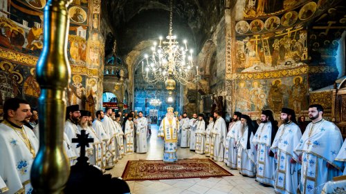 Liturghie arhierească la Mănăstirea „Sfântul Ioan cel Nou de la Suceava” Poza 225997