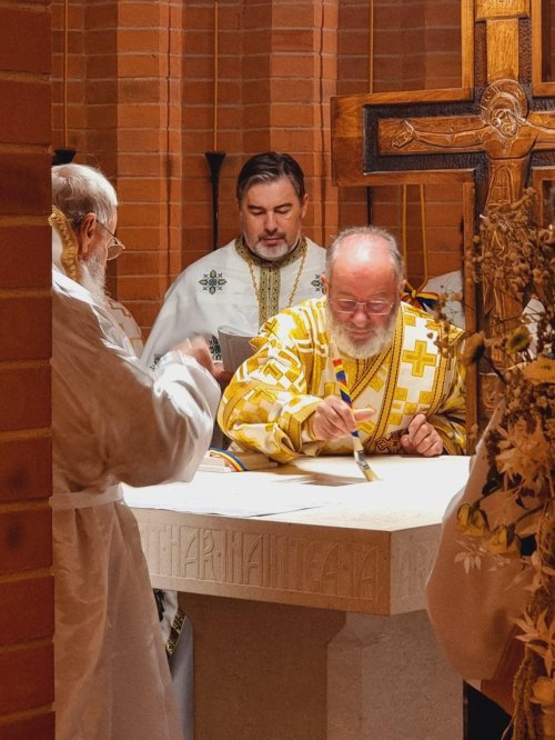 Sfințirea Altarului din Sala Crucilor a Centrului Bisericesc Ortodox din München Poza 226114