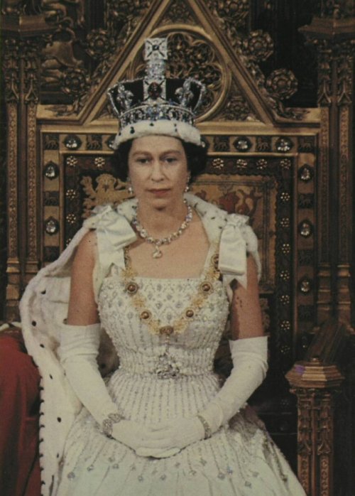 Darul Reginei Elisabeta a II-a pentru Biserica Ortodoxă Română Poza 226432