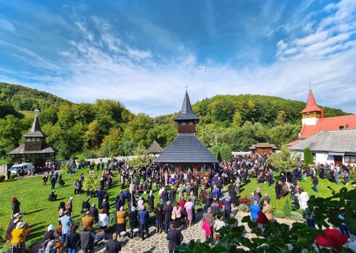 Hramul Mănăstirii „Înălțarea Sfintei Cruci” de la Cășiel, Cluj Poza 226462