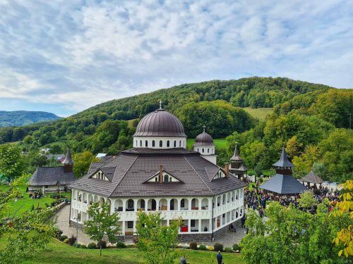 Hramul Mănăstirii „Înălțarea Sfintei Cruci” de la Cășiel, Cluj Poza 226466