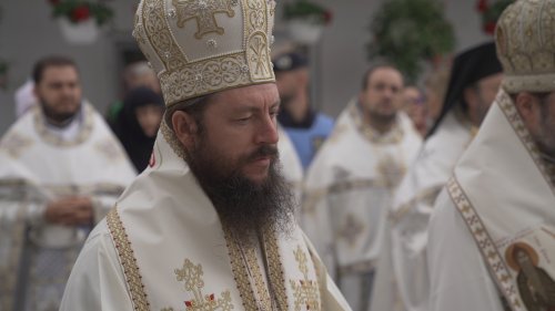 Opt arhierei la slujba de târnosire a Bisericii „Sfântul Nicolae” Hlipiceni, Botoșani Poza 226546