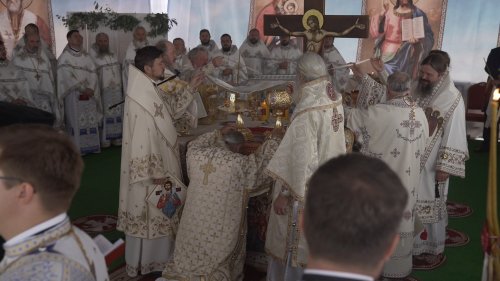 Opt arhierei la slujba de târnosire a Bisericii „Sfântul Nicolae” Hlipiceni, Botoșani Poza 226572