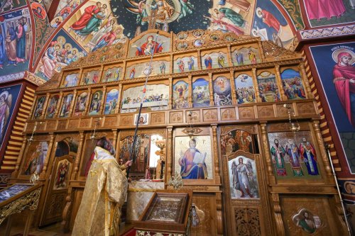 Fresca Bisericii „Sfinții Trei Ierarhi” din Focșani a fost sfințită Poza 226834