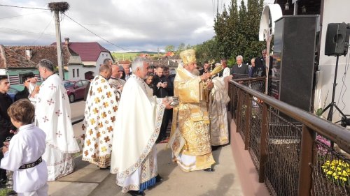 Târnosirea bisericii din Lovnic, judeţul Braşov Poza 226830