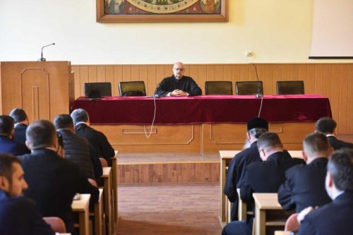 Cursuri profesionale pentru preoţii din Mitropolia Ardealului Poza 227054