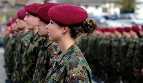 Femeile din Elveția  ar putea face armată Poza 227346