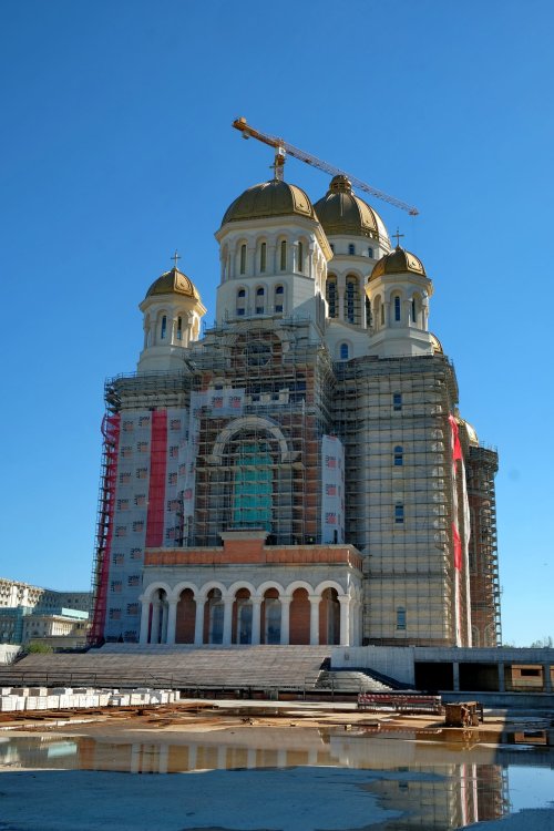 Catedrala Mântuirii Neamului la început de toamnă  Poza 227764