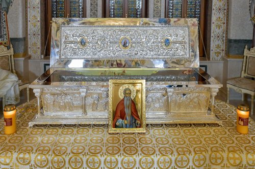 Raclă nouă pentru Mănăstirea Negru Vodă sfințită de Patriarhul României Poza 227779