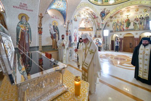 Raclă nouă pentru Mănăstirea Negru Vodă sfințită de Patriarhul României Poza 227783