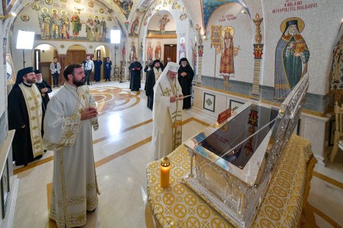 Raclă nouă pentru Mănăstirea Negru Vodă sfințită de Patriarhul României Poza 227786