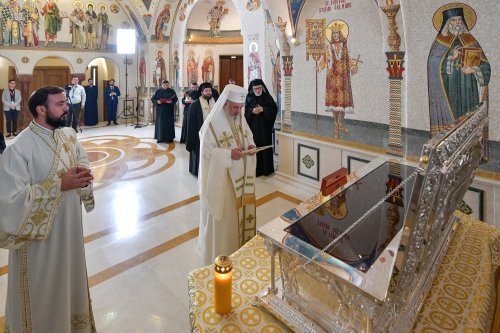 Raclă nouă pentru Mănăstirea Negru Vodă sfințită de Patriarhul României Poza 227787