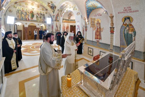 Raclă nouă pentru Mănăstirea Negru Vodă sfințită de Patriarhul României Poza 227788