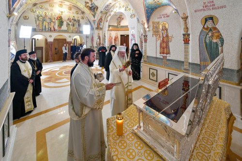 Raclă nouă pentru Mănăstirea Negru Vodă sfințită de Patriarhul României Poza 227789