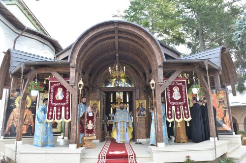 Hramul Altarului de vară al Mănăstirii Plumbuita Poza 228193