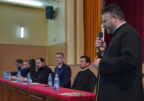 Consfătuirea profesorilor de religie și discipline teologice din București Poza 228332
