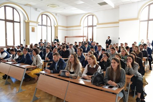 Deschiderea anului universitar la Facultatea „Justinian Patriarhul” Poza 228410