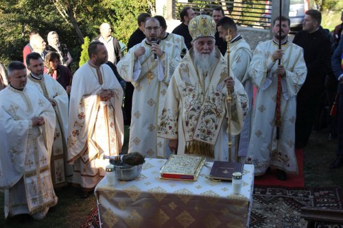 Sfințire la împlinirea a 121 de ani pentru o biserică din Gorj Poza 228486
