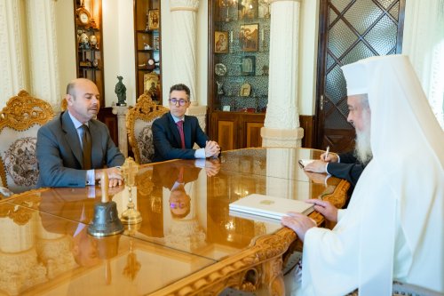 Ambasadorul Italiei la București în vizită de prezentare la Patriarhia Română Poza 228586