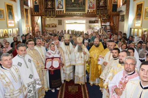 Sfințirea bisericii parohiei ortodoxe române din localitatea italiană Potenza‑Picena Poza 228603