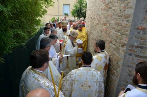 Sfințirea bisericii parohiei ortodoxe române din localitatea italiană Potenza‑Picena Poza 228604