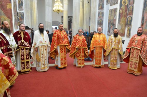 Cinstirea Sfinților Serghie și Vah la biserica Palatului Cotroceni Poza 228807