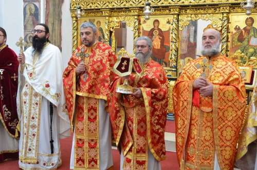 Cinstirea Sfinților Serghie și Vah la biserica Palatului Cotroceni Poza 228815