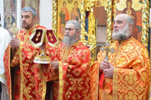 Cinstirea Sfinților Serghie și Vah la biserica Palatului Cotroceni Poza 228817