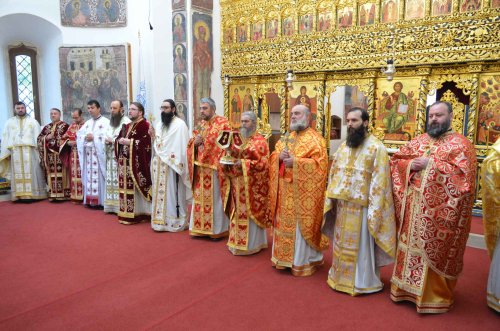 Cinstirea Sfinților Serghie și Vah la biserica Palatului Cotroceni Poza 228824