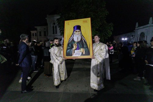 Moaștele Sfântului Cuvios Paisie Velicicovschi au ajuns la Iași Poza 228831