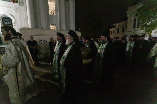 Moaștele Sfântului Cuvios Paisie Velicicovschi au ajuns la Iași Poza 228833