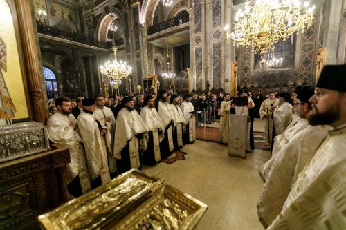 Sfânta Cuvioasă Parascheva își așteaptă pelerinii în curtea catedralei Poza 228850