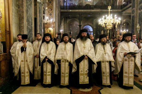 Sfânta Cuvioasă Parascheva își așteaptă pelerinii în curtea catedralei Poza 228852