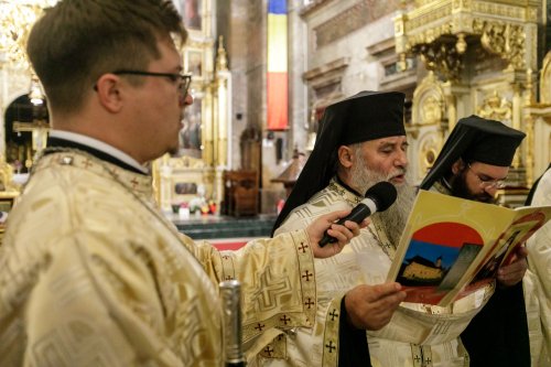 Sfânta Cuvioasă Parascheva își așteaptă pelerinii în curtea catedralei Poza 228854