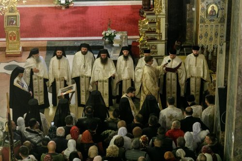 Sfânta Cuvioasă Parascheva își așteaptă pelerinii în curtea catedralei Poza 228860