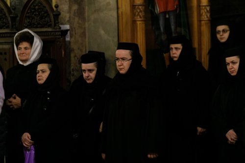 Sfânta Cuvioasă Parascheva își așteaptă pelerinii în curtea catedralei Poza 228864