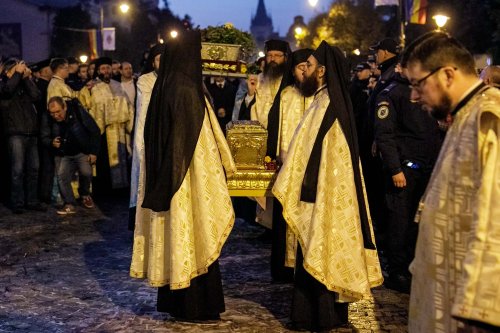 Sfânta Cuvioasă Parascheva își așteaptă pelerinii în curtea catedralei Poza 228877