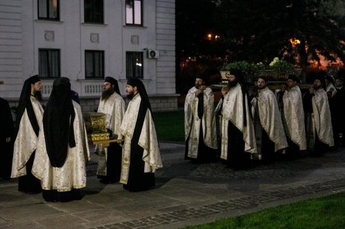 Sfânta Cuvioasă Parascheva își așteaptă pelerinii în curtea catedralei Poza 228885