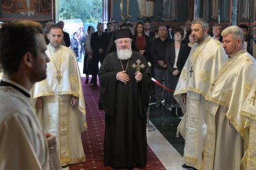 Înnoire și binecuvântare patriarhală pentru un lăcaș de închinare bucureștean Poza 228932