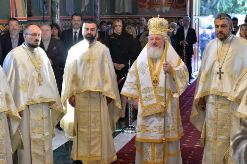 Înnoire și binecuvântare patriarhală pentru un lăcaș de închinare bucureștean Poza 228937