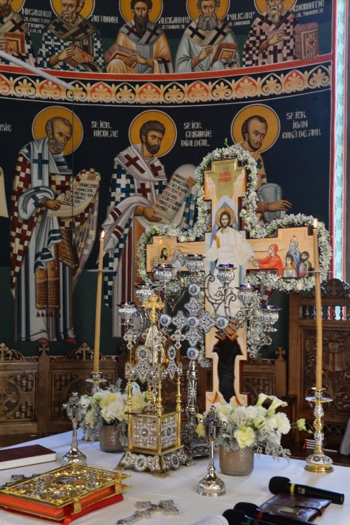 Înnoire și binecuvântare patriarhală pentru un lăcaș de închinare bucureștean Poza 228945