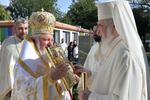 Înnoire și binecuvântare patriarhală pentru un lăcaș de închinare bucureștean Poza 228953