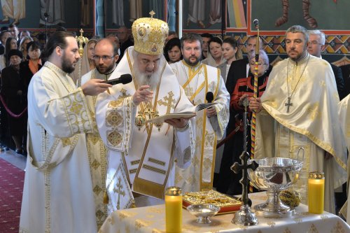 Înnoire și binecuvântare patriarhală pentru un lăcaș de închinare bucureștean Poza 228956