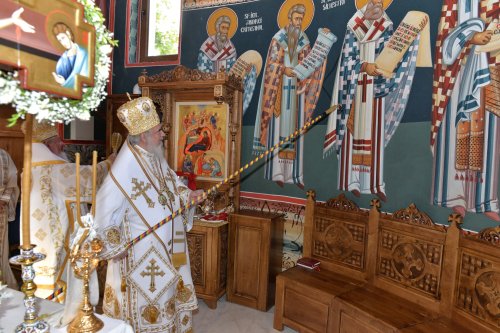 Înnoire și binecuvântare patriarhală pentru un lăcaș de închinare bucureștean Poza 228958