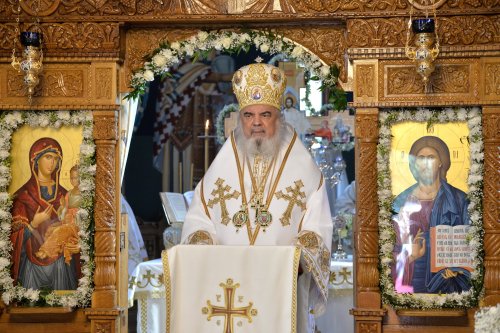 Înnoire și binecuvântare patriarhală pentru un lăcaș de închinare bucureștean Poza 228962