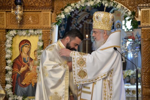 Înnoire și binecuvântare patriarhală pentru un lăcaș de închinare bucureștean Poza 228967