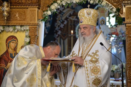 Înnoire și binecuvântare patriarhală pentru un lăcaș de închinare bucureștean Poza 228969